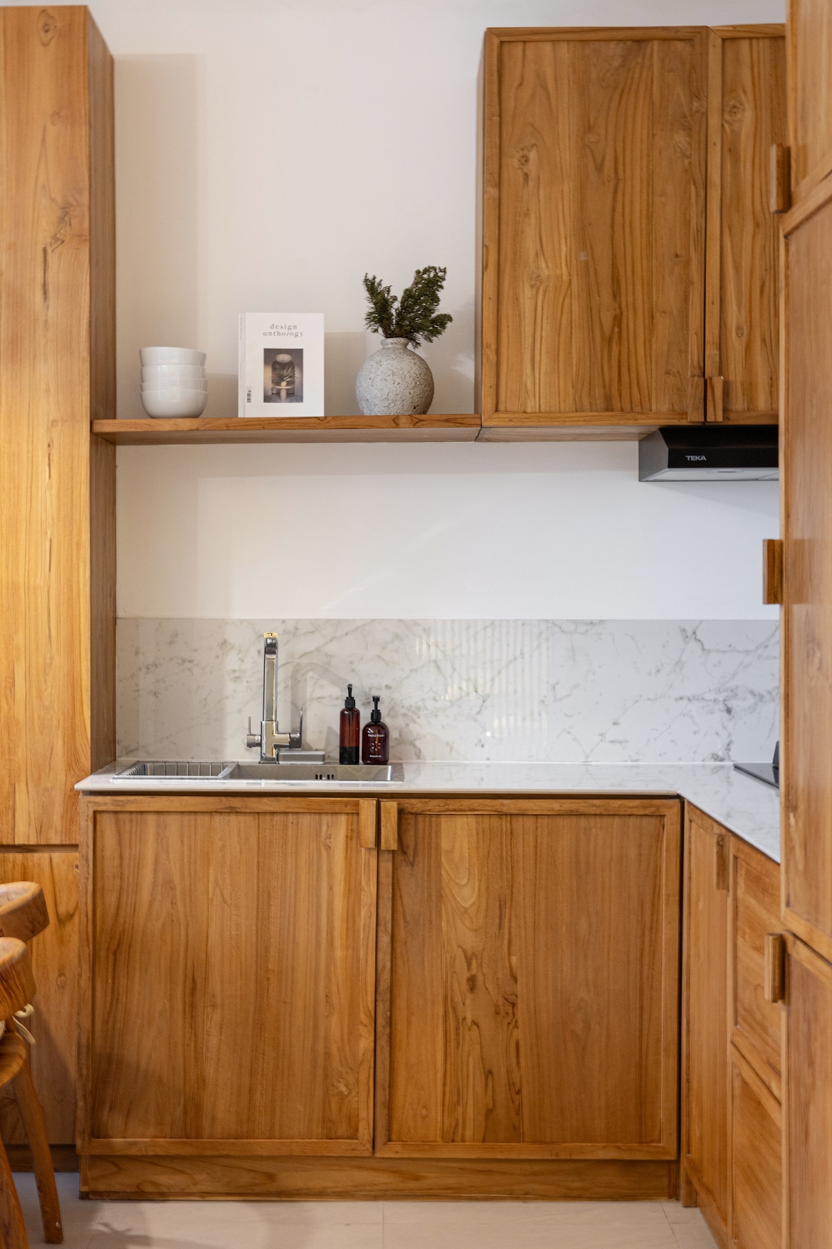Premier Umalas 17 — Full kitchen photo 1