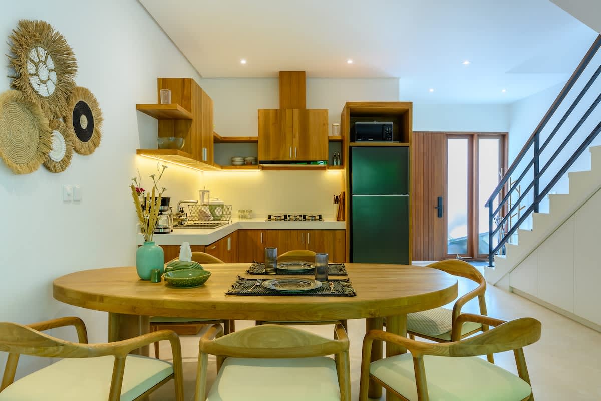Stylish 2BR Pool Townhouse in Sanur — Dining area photo 2