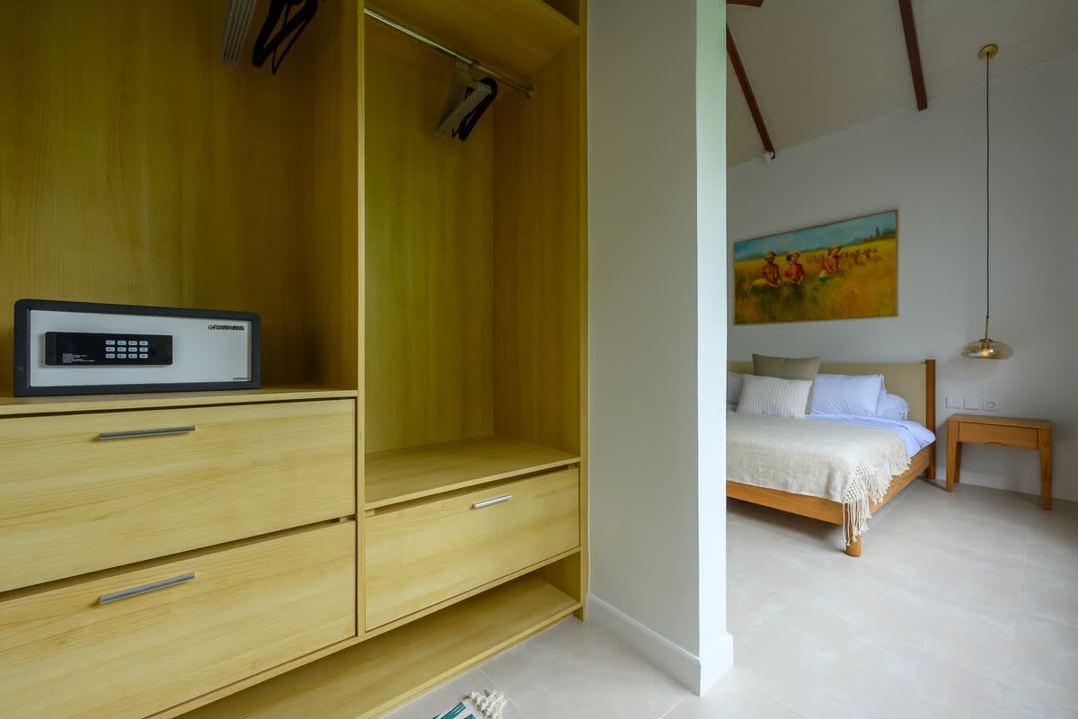 Stylish 2BR Pool Townhouse in Sanur — Bedroom 1 photo 3