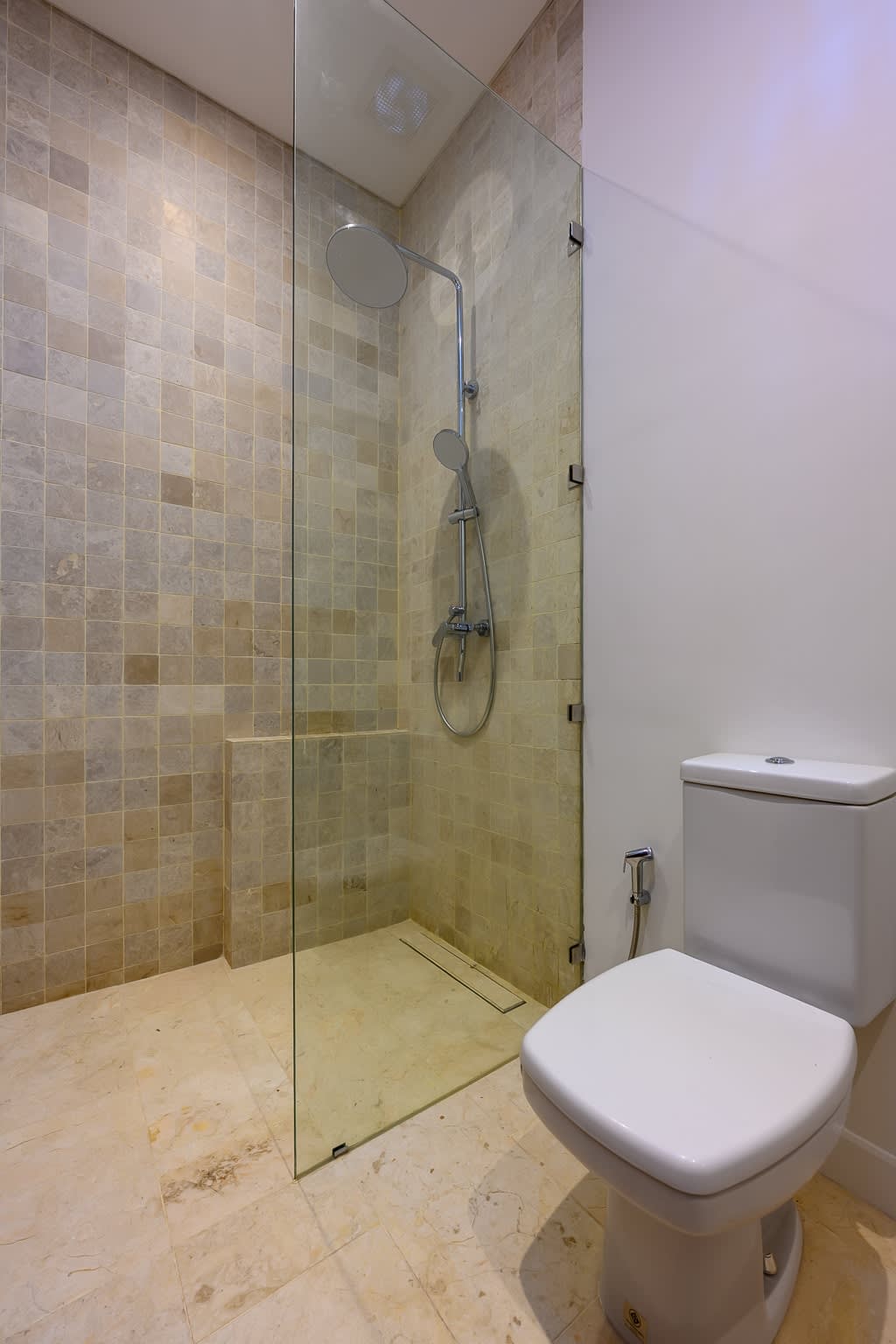Stylish 2BR Pool Townhouse in Sanur — Full bathroom 1 photo 1