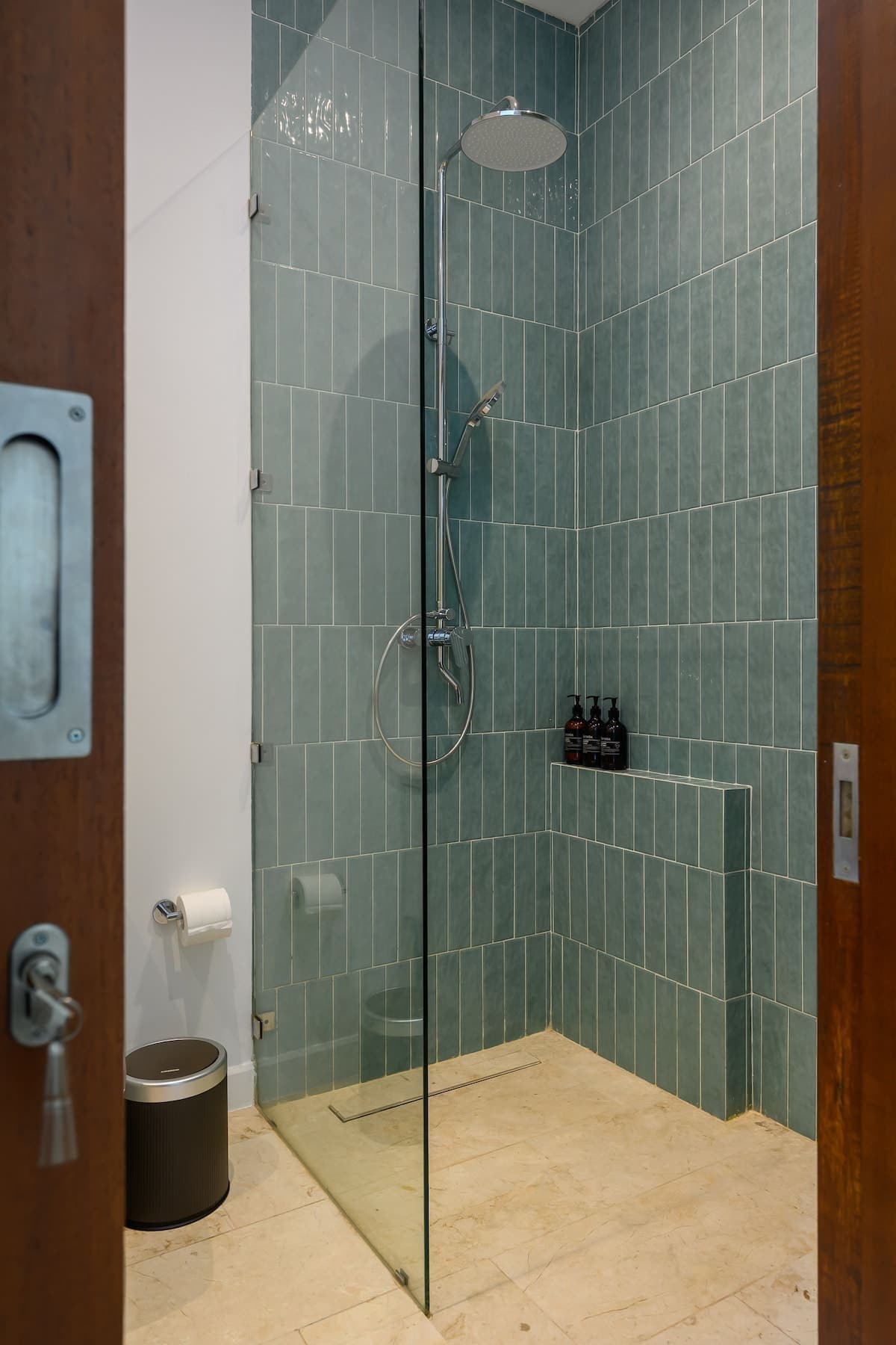 Stylish 2BR Pool Townhouse in Sanur — Full bathroom 2 photo 3