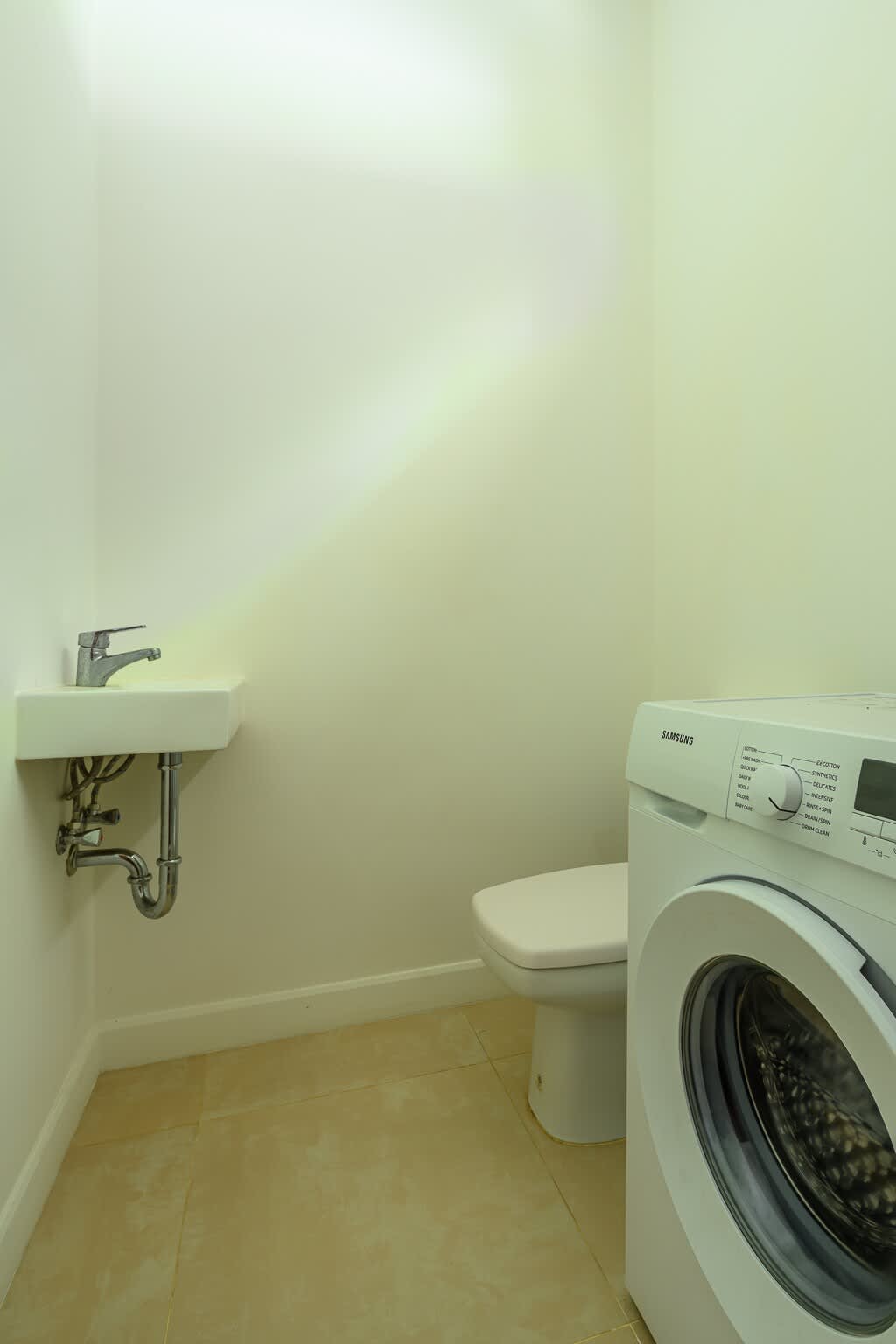 Stylish 2BR Pool Townhouse in Sanur — Half bathroom photo 1